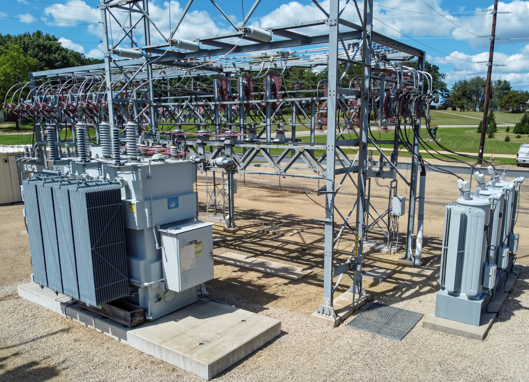 A power transformer inside an electrical substation. Photo: Wikideas1, CC0.